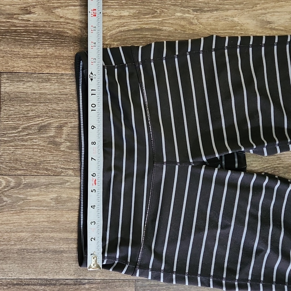 Athleta Chaturanga Capri Striped Tight Leggings in Black/Grey Size Small - Picture 5 of 10